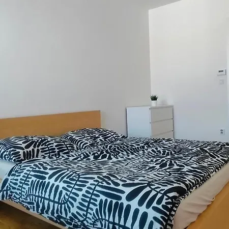Apartment S Terasou Nad Rosnickou Brno